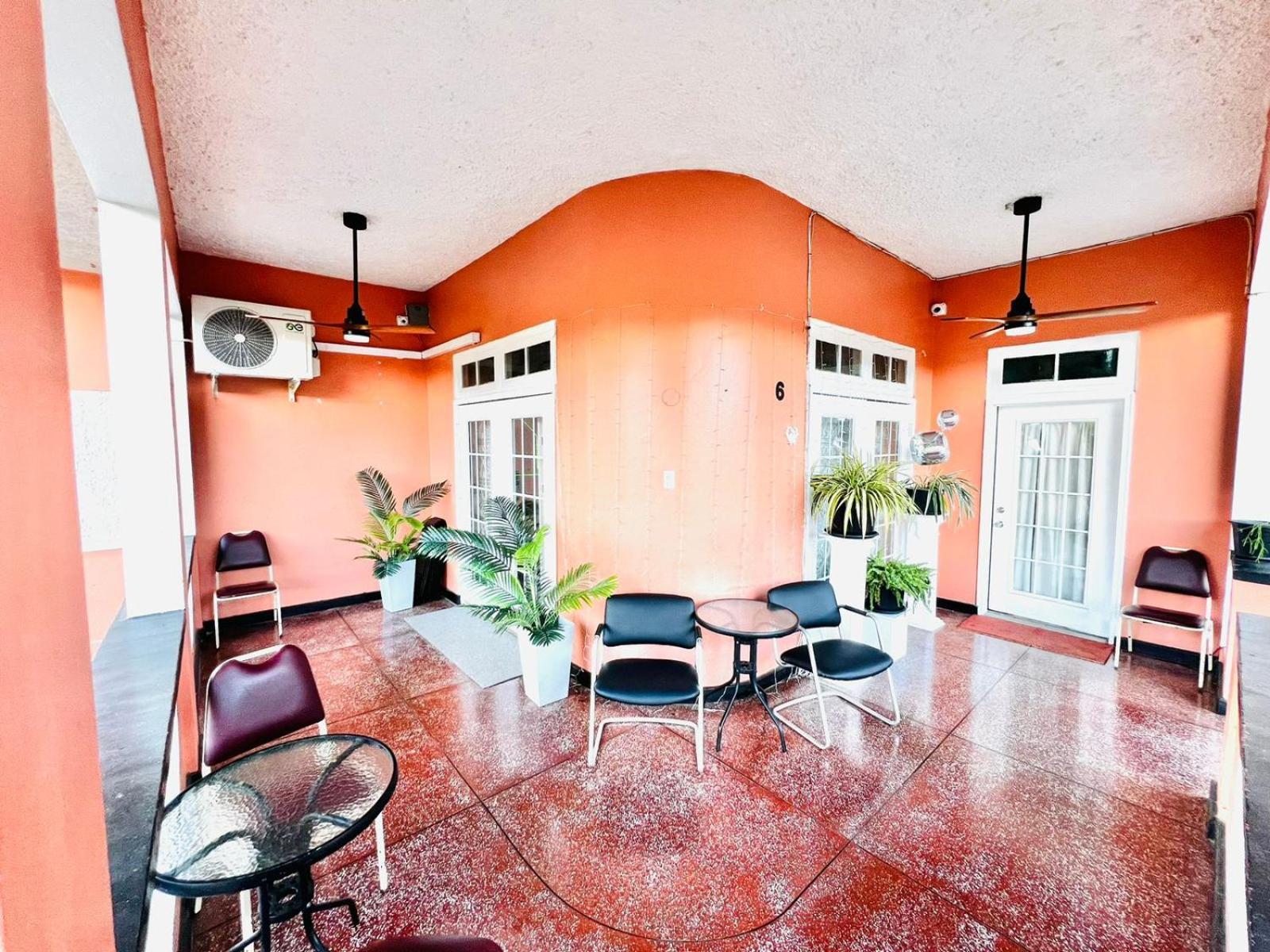 Bed and Breakfast The Royal Nest Trinidad Diego Martin Exterior foto
